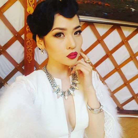 Мөрөөдлийнхээ дүрээр анхны музагаа авсан О.Дөлгөөний “гоёл”